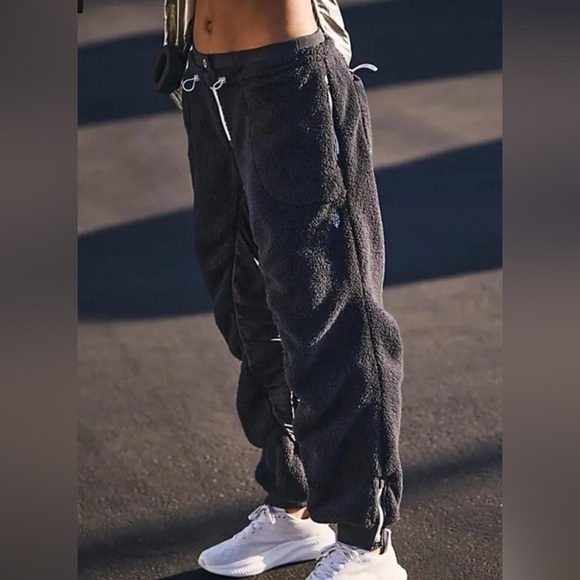 NWT Free People Sundown Fleece Pants in Black - Picture 5 of 8